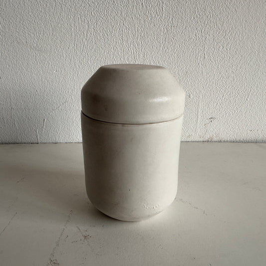 TT018 JAPANESE WHITE CERAMIC TEA CANISTER
