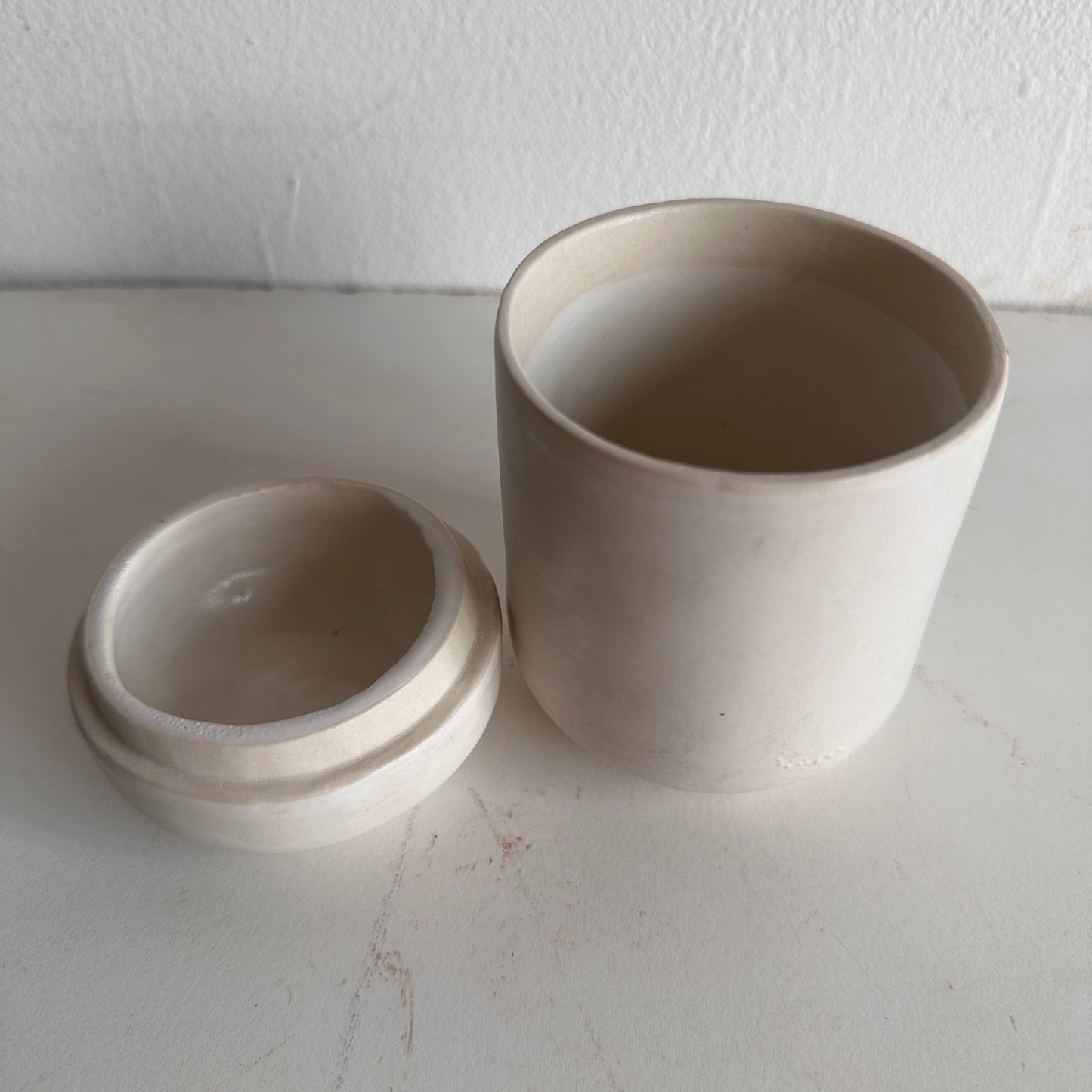 TT018 JAPANESE WHITE CERAMIC TEA CANISTER
