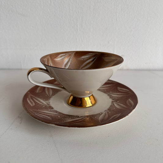 TT019 LEAF TEA CUP AND SAUCER WITH GOLD ACCENT