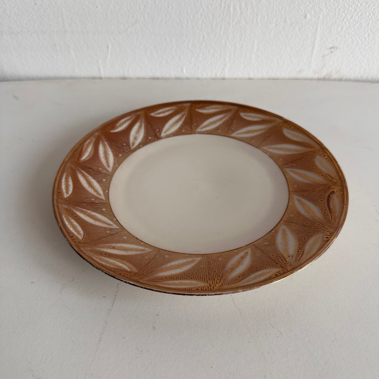 TT020 LEAF PLATE WITH GOLD ACCENT