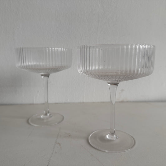 TT043 SET OF TWO FLUTED CHAMPAGNE COUPES