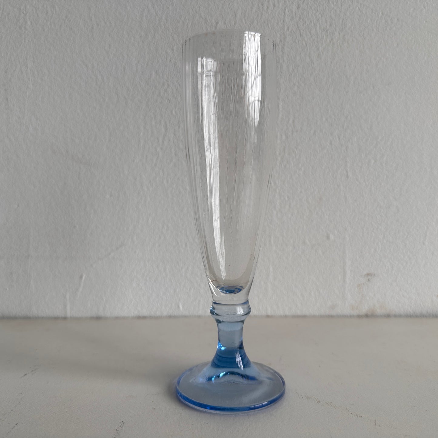 TT045 BLUE TINTED FLUTED CHAMPAGNE FLUTE
