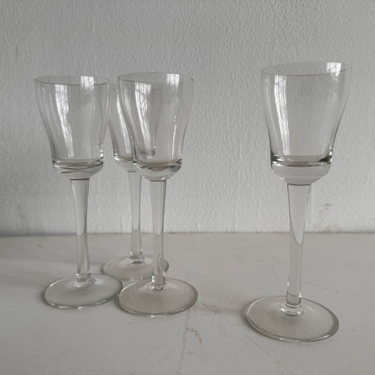 TT046 SET OF FOUR BELL SHAPED APERITIF GLASSES