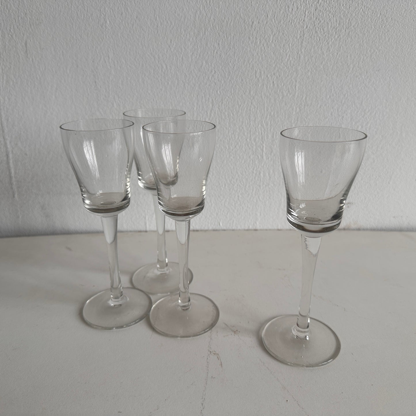 TT046 SET OF FOUR BELL SHAPED APERITIF GLASSES