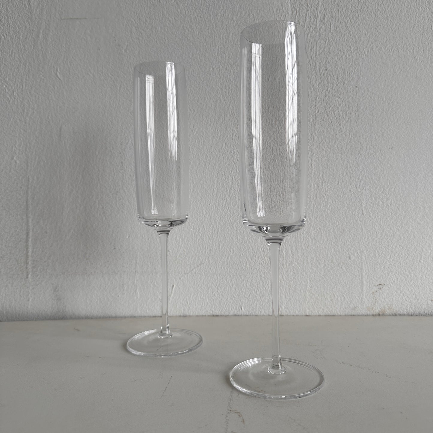 TT049 SET OF TWO LAZAR CHAMPAGNE FLUTES