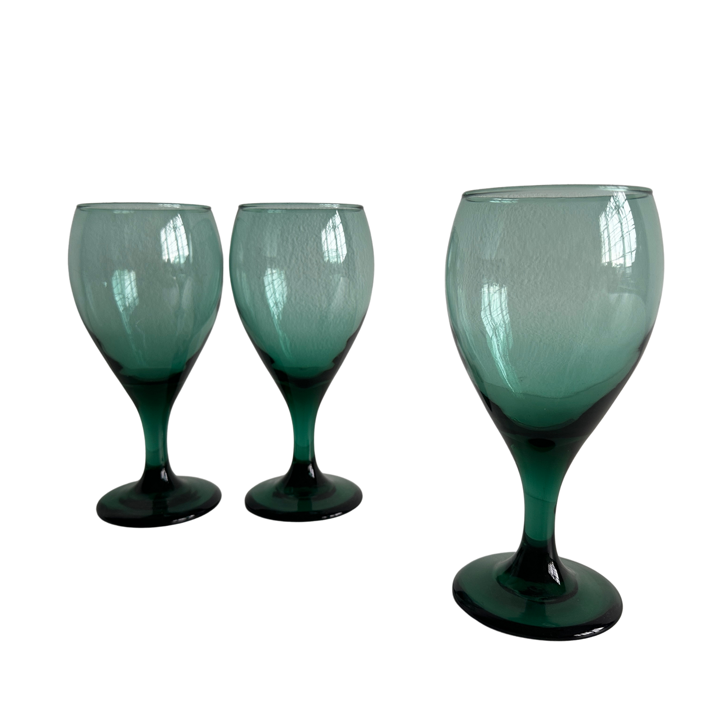 TT054 SET OF THREE TEAL TINTED WINE GLASSES