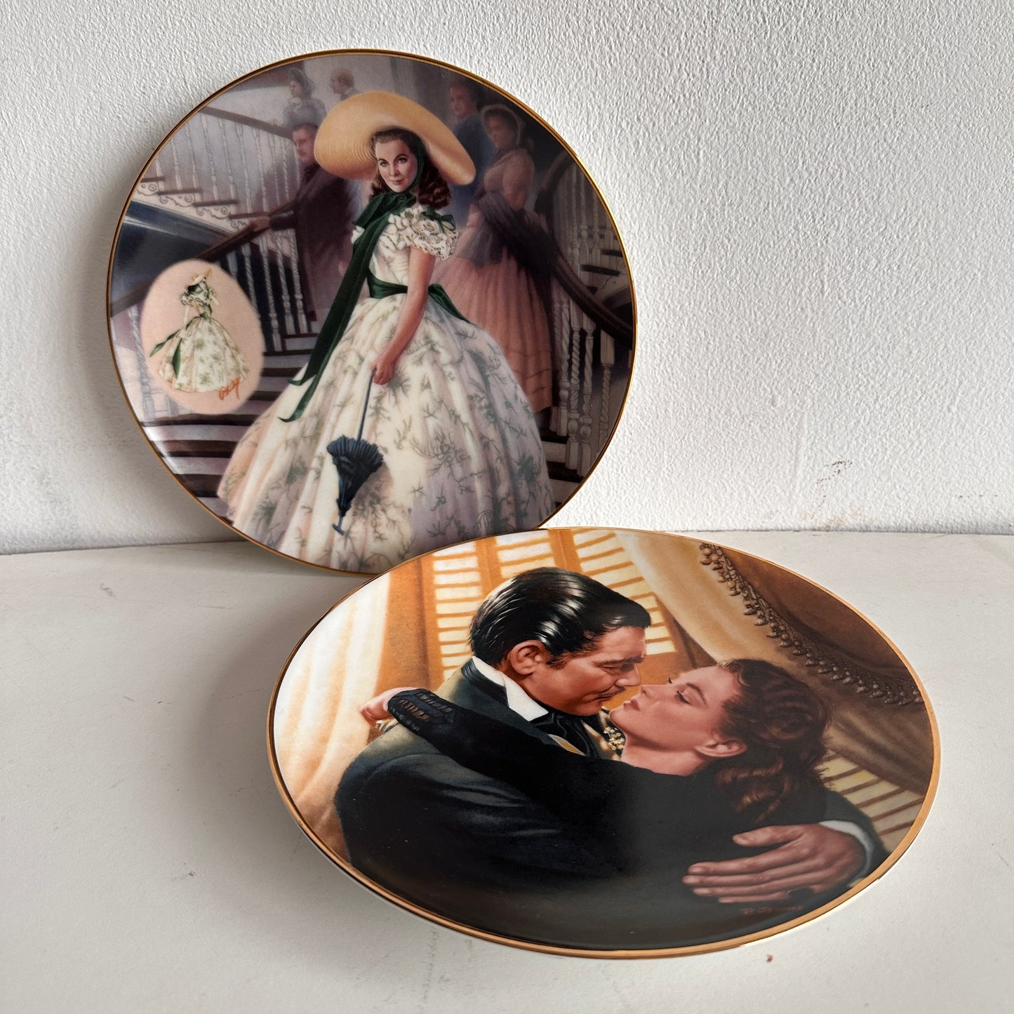 TT071 GWTW COMMEMORATIVE GOLD RIMMED PLATES
