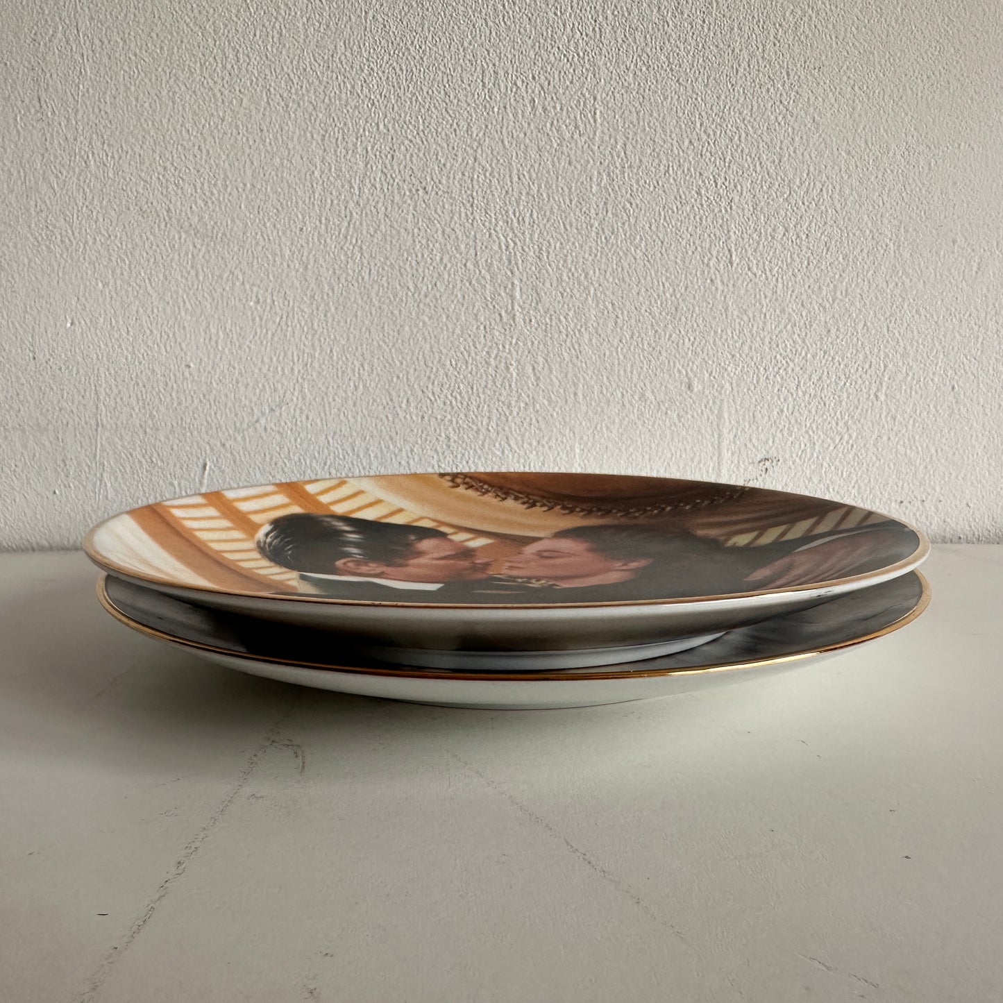 TT071 GWTW COMMEMORATIVE GOLD RIMMED PLATES