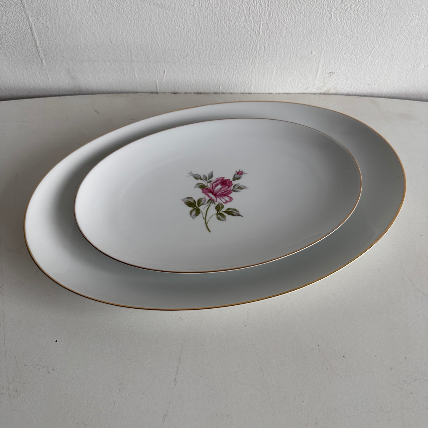TT072 GOLD RIMMED WHITE PORCELAIN ROSE PLATTERS