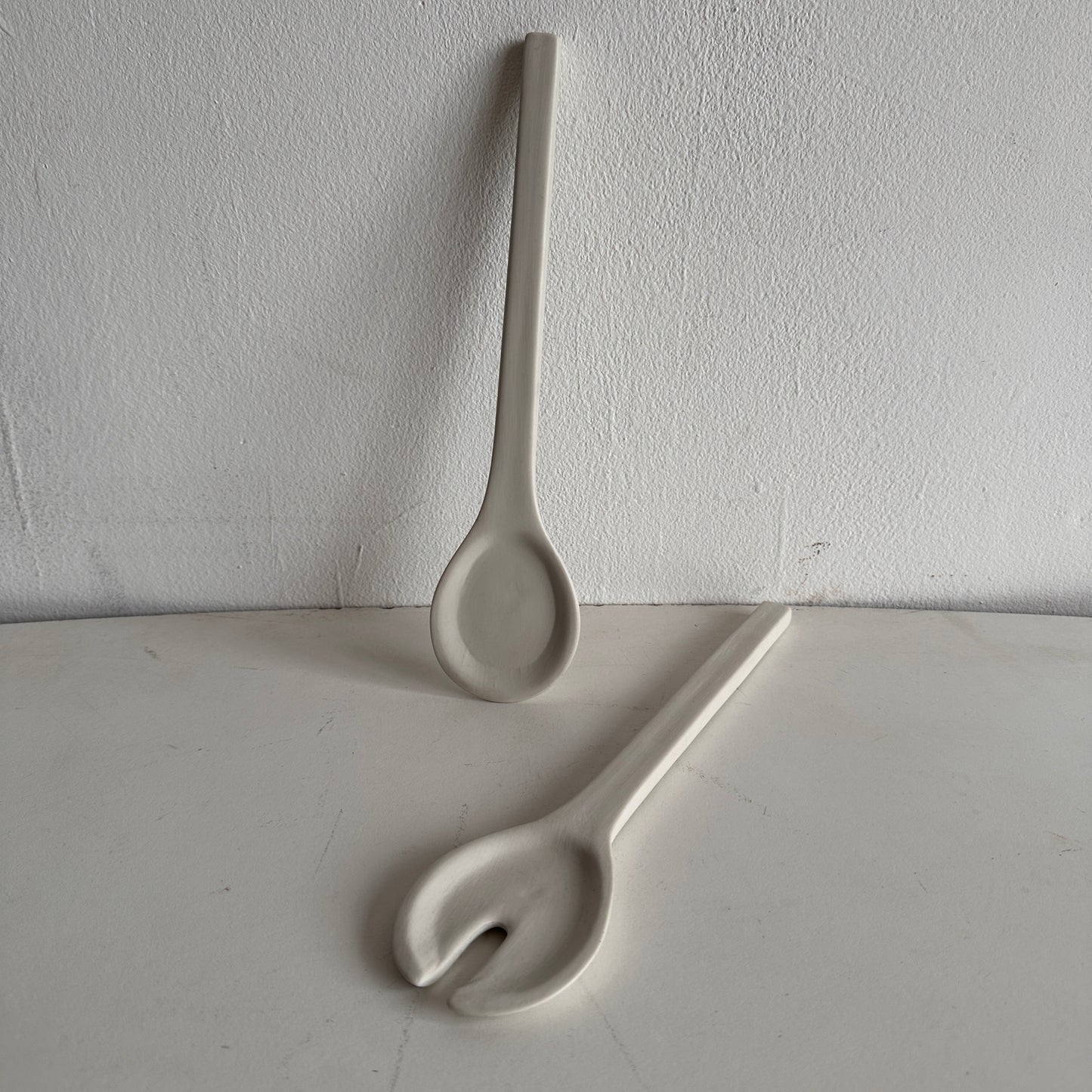 TT073 CERAMIC SALAD SERVERS