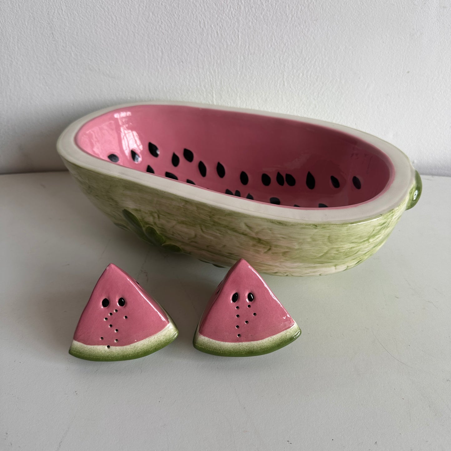 TT086 CERAMIC WATERMELON SERVING BOWL WITH SALT AND PEPPER SHAKERS