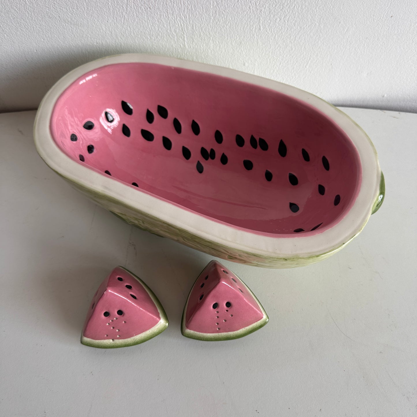 TT086 CERAMIC WATERMELON SERVING BOWL WITH SALT AND PEPPER SHAKERS