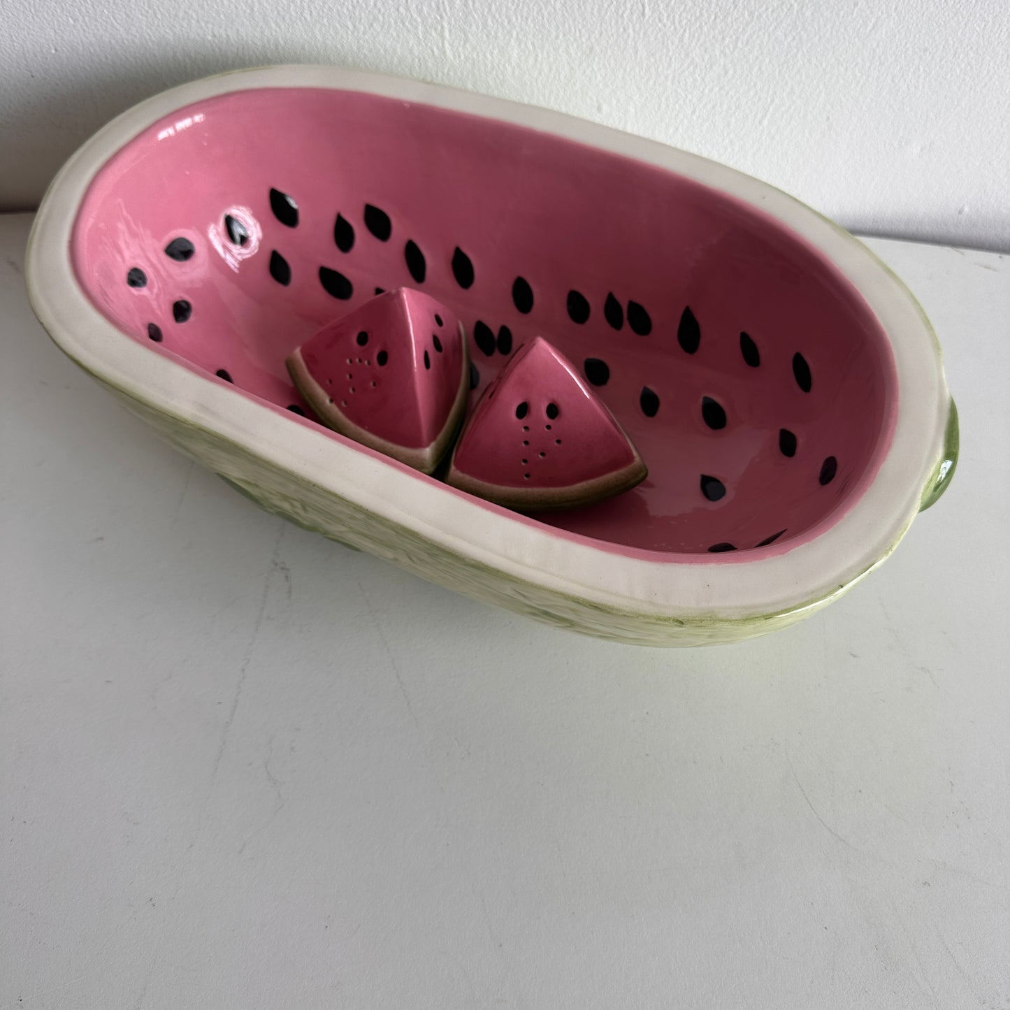 TT086 CERAMIC WATERMELON SERVING BOWL WITH SALT AND PEPPER SHAKERS
