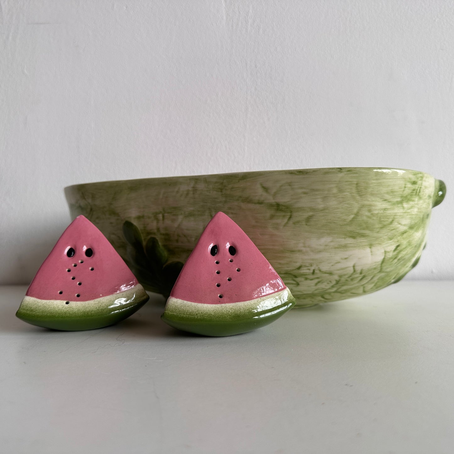 TT086 CERAMIC WATERMELON SERVING BOWL WITH SALT AND PEPPER SHAKERS