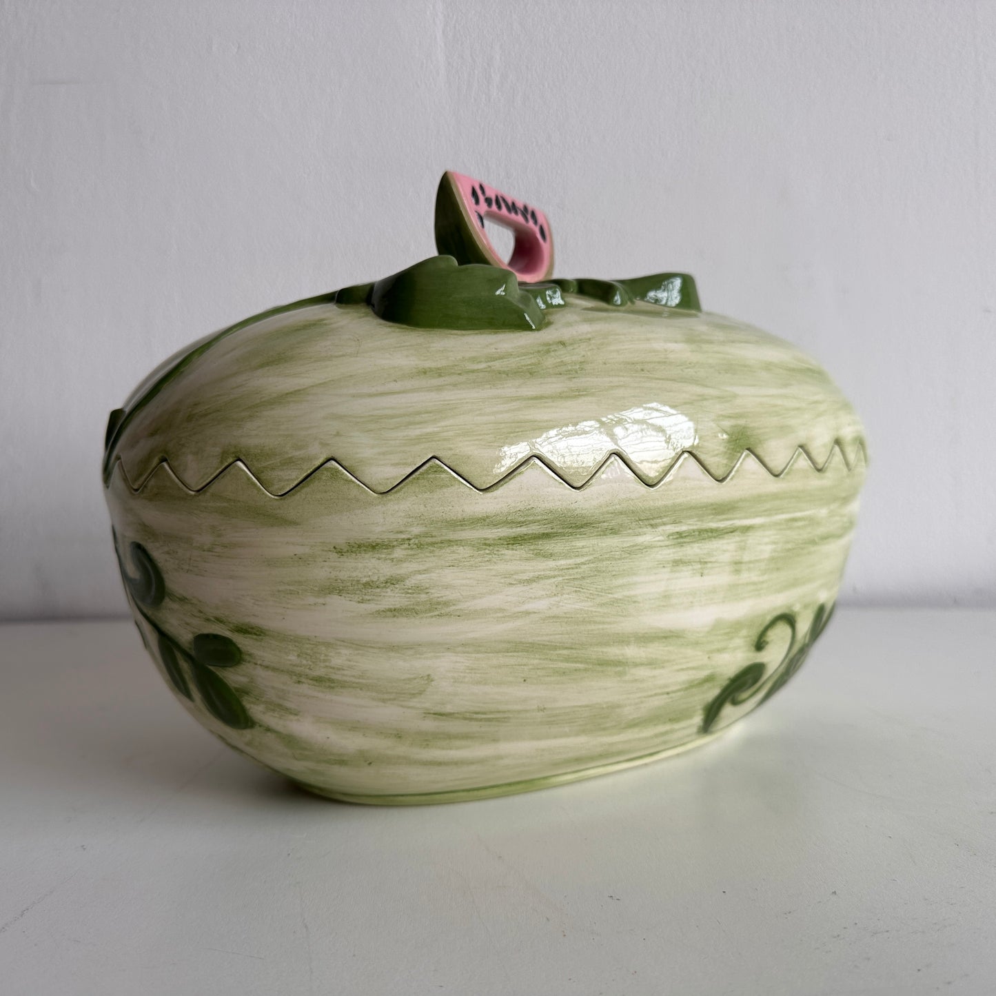 TT087 CERAMIC WATERMELON SERVING BOWL WITH LID