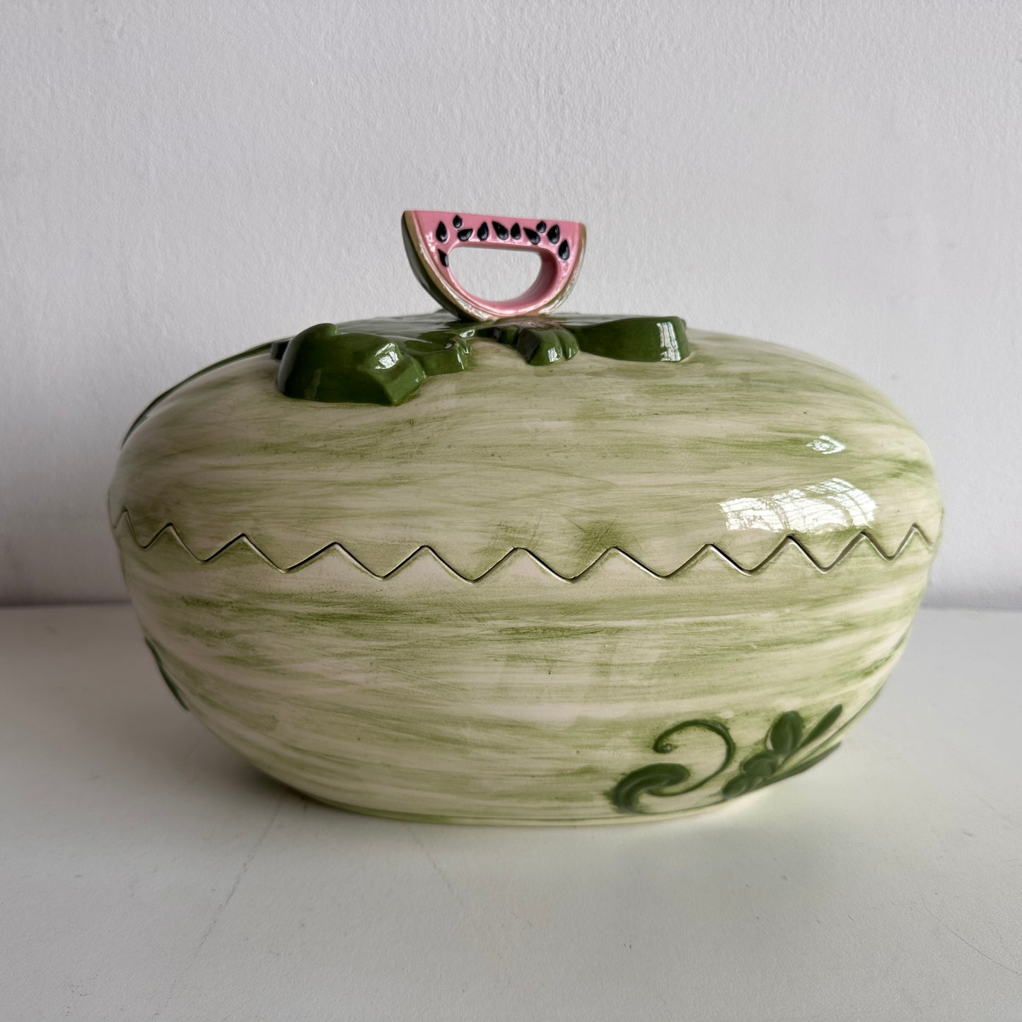 TT087 CERAMIC WATERMELON SERVING BOWL WITH LID