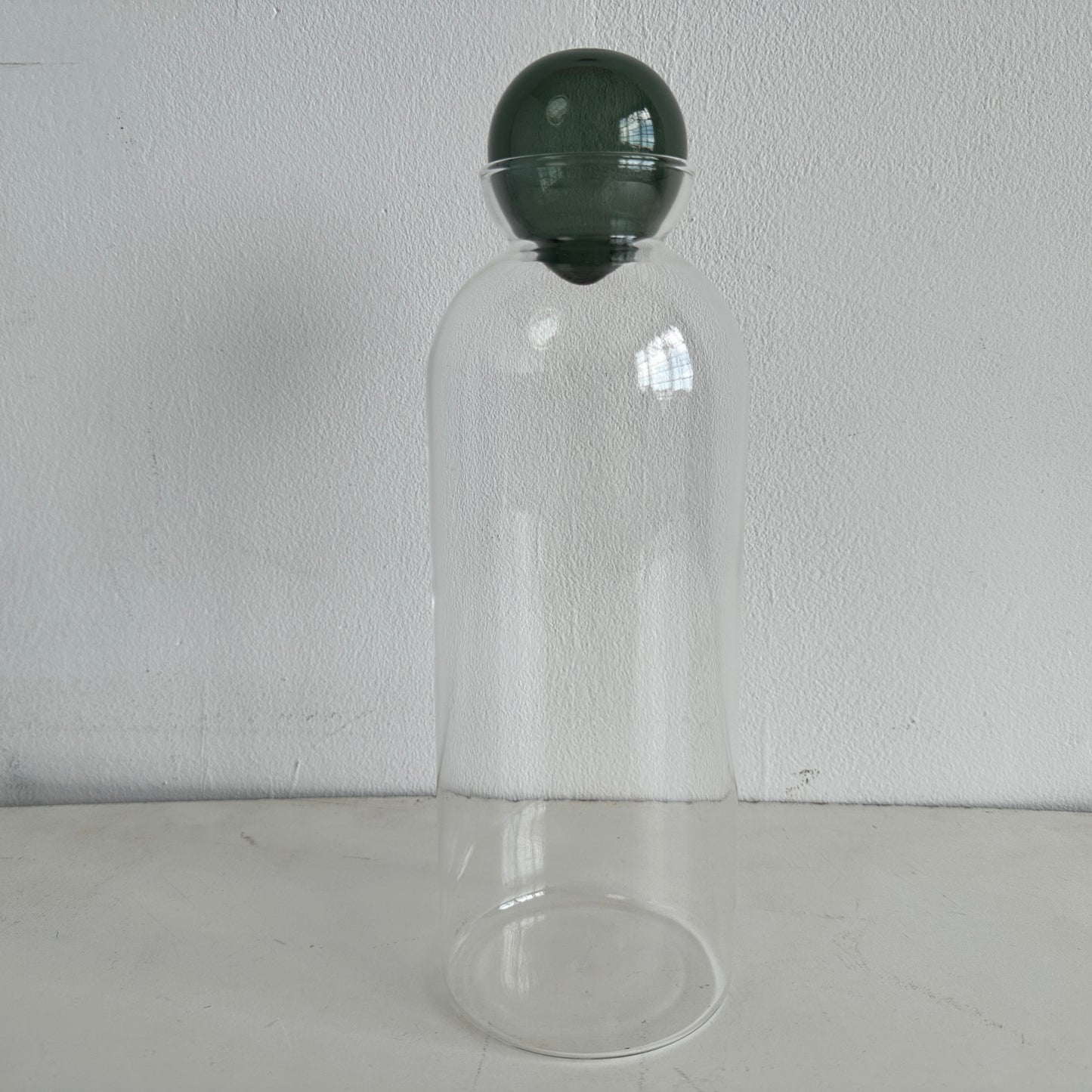 TT103 GLASS CARAFE WITH SMOKED GLASS LID