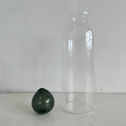 TT103 GLASS CARAFE WITH SMOKED GLASS LID