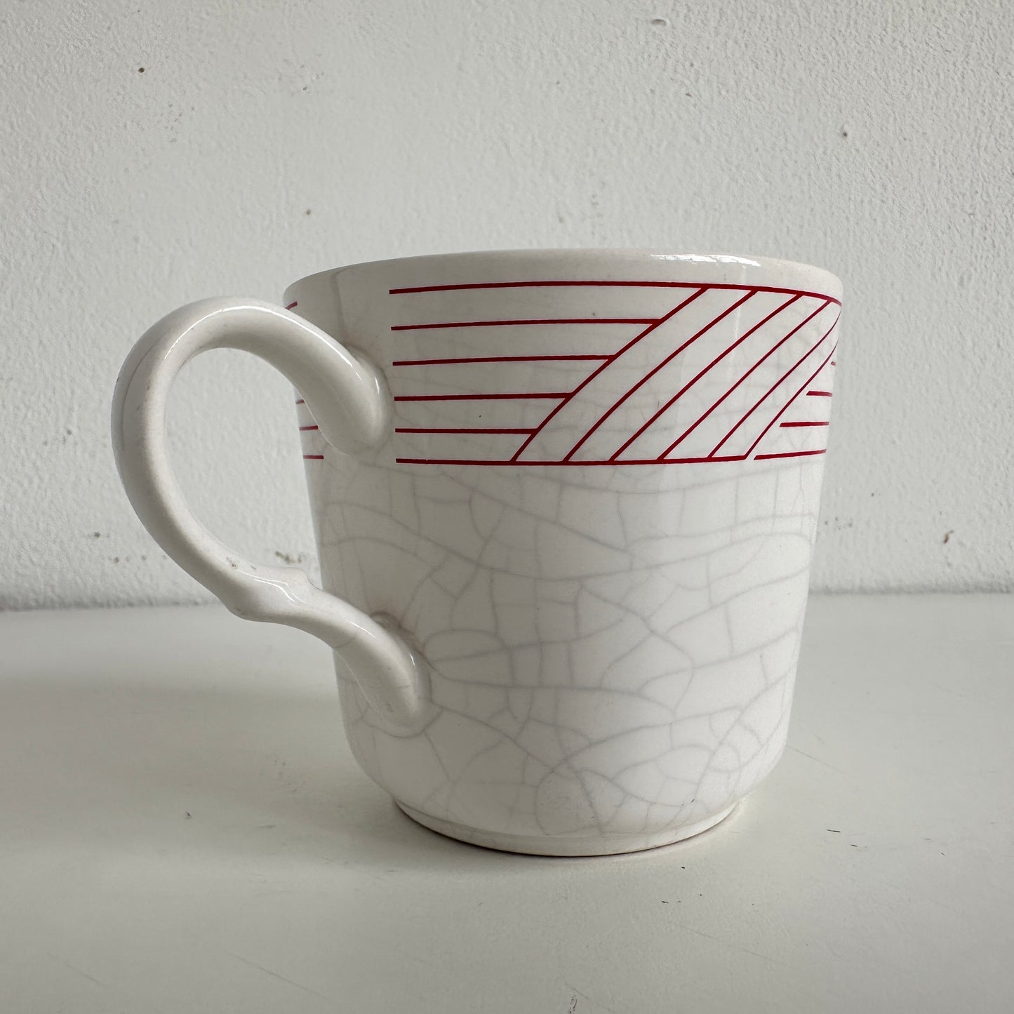 TT111 SET OF TWO RED STRIPE PATTERN CERAMIC MUGS