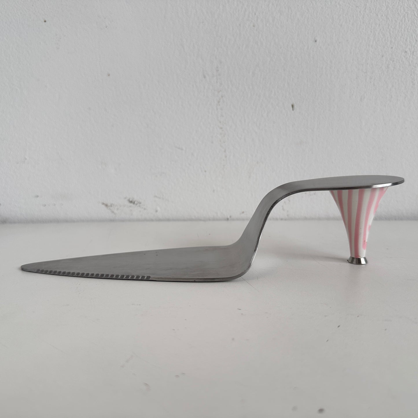 TT116 HIGH HEEL CAKE SERVER