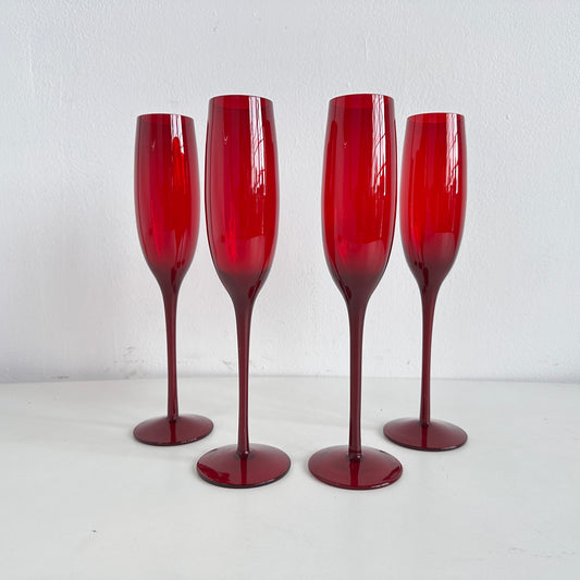 TT119 SET OF 4 RED GLASS CHAMPAGNE FLUTES