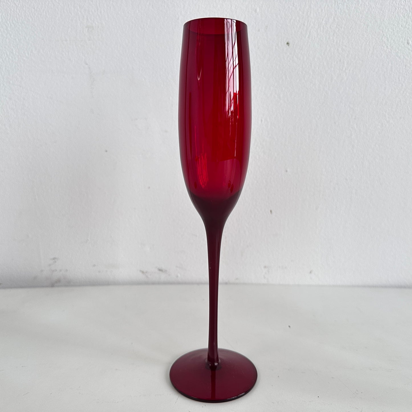 TT119 SET OF 4 RED GLASS CHAMPAGNE FLUTES