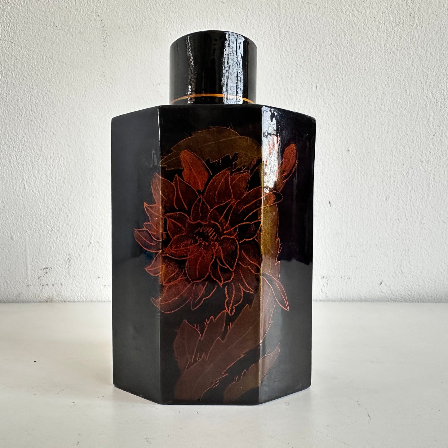 TT125 BLACK LAQUER TEA CADDY
