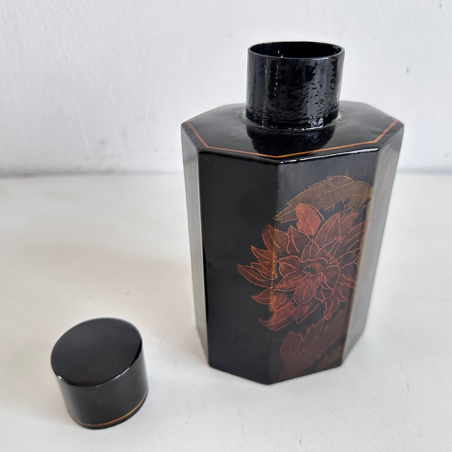 TT125 BLACK LAQUER TEA CADDY