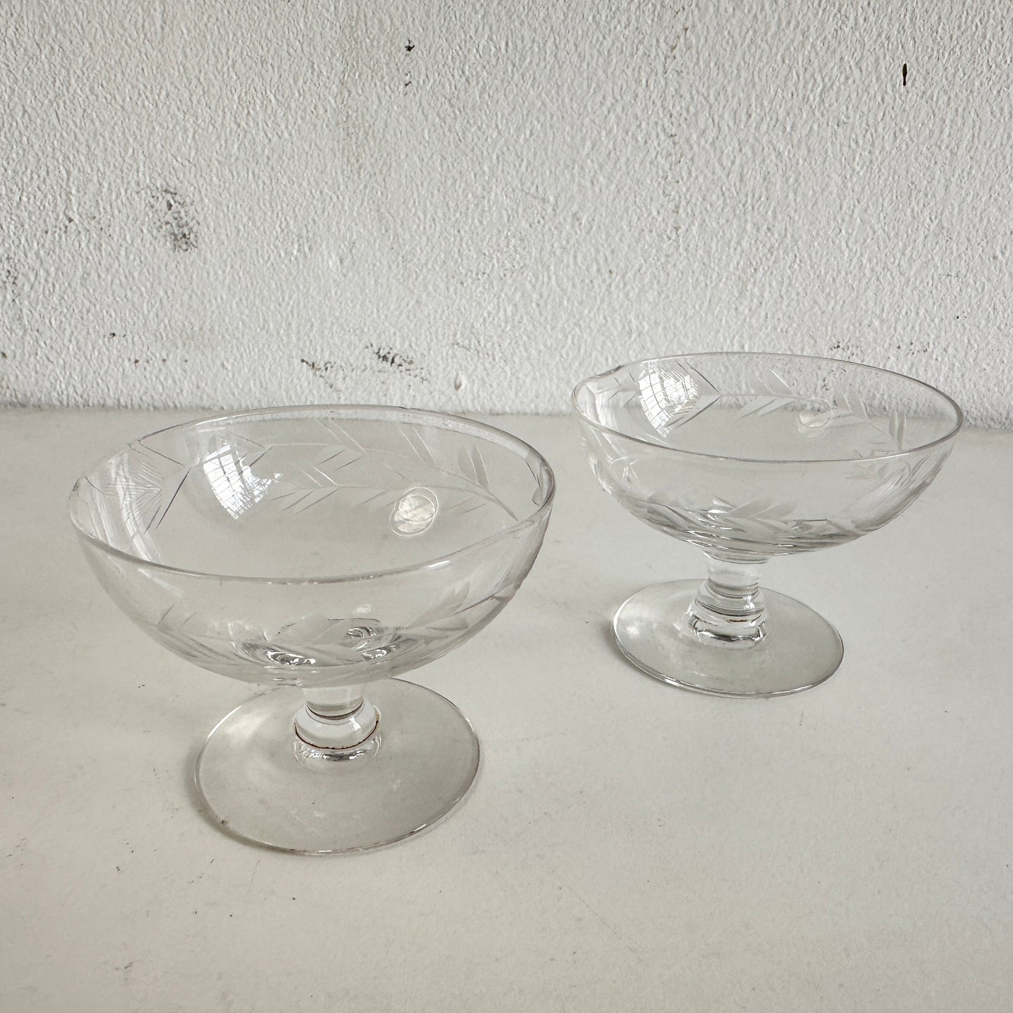 TT133 PAIR OF TINY ETCHED GLASS COUPES