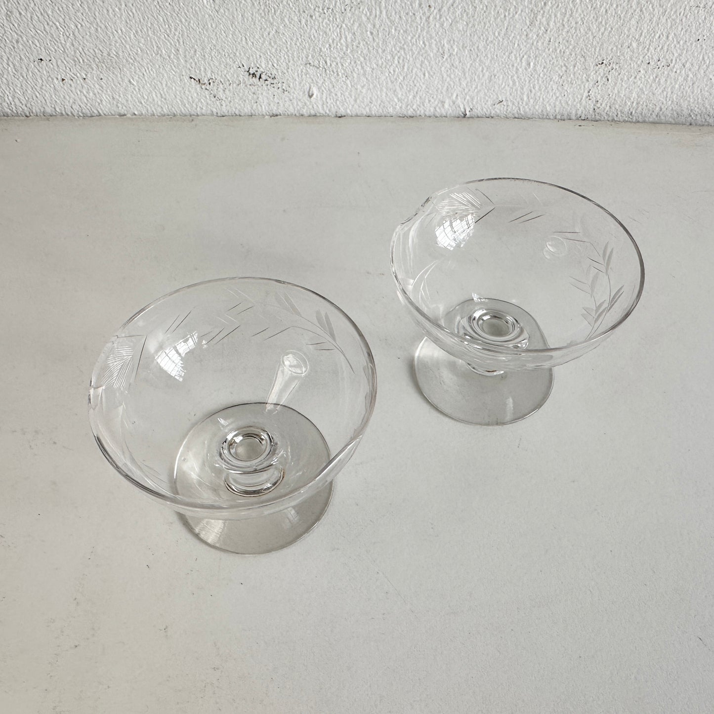 TT133 PAIR OF TINY ETCHED GLASS COUPES