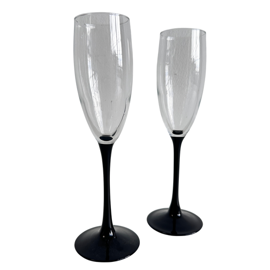 TT135 PAIR OF CHAMPAGNE FLUTES WITH BLACK STEMS