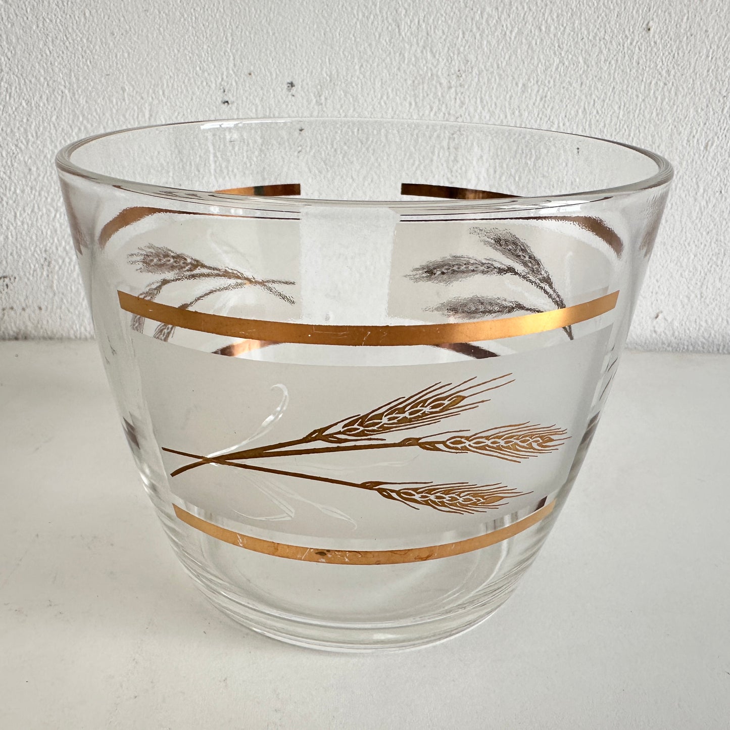 TT136 VINTAGE FROSTED GLASS ICE BUCKET WITH GOLD WHEAT DETAIL