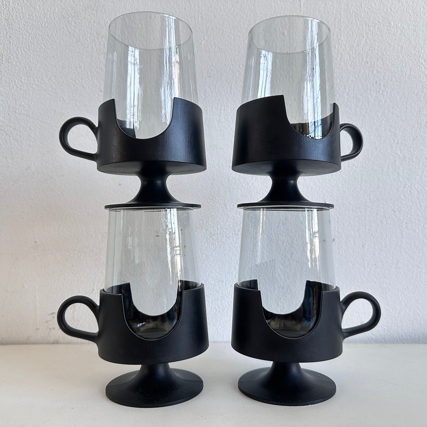 TT150 SET OF 4 CORNING GLASS SNAP MUGS