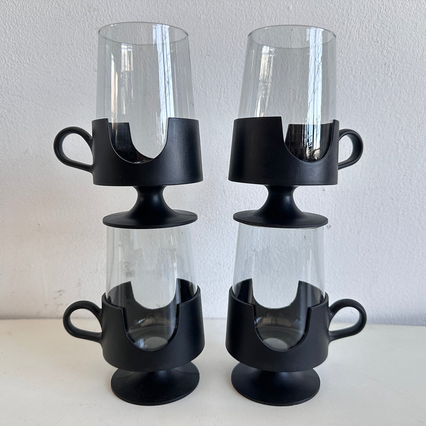 TT150 SET OF 4 CORNING GLASS SNAP MUGS