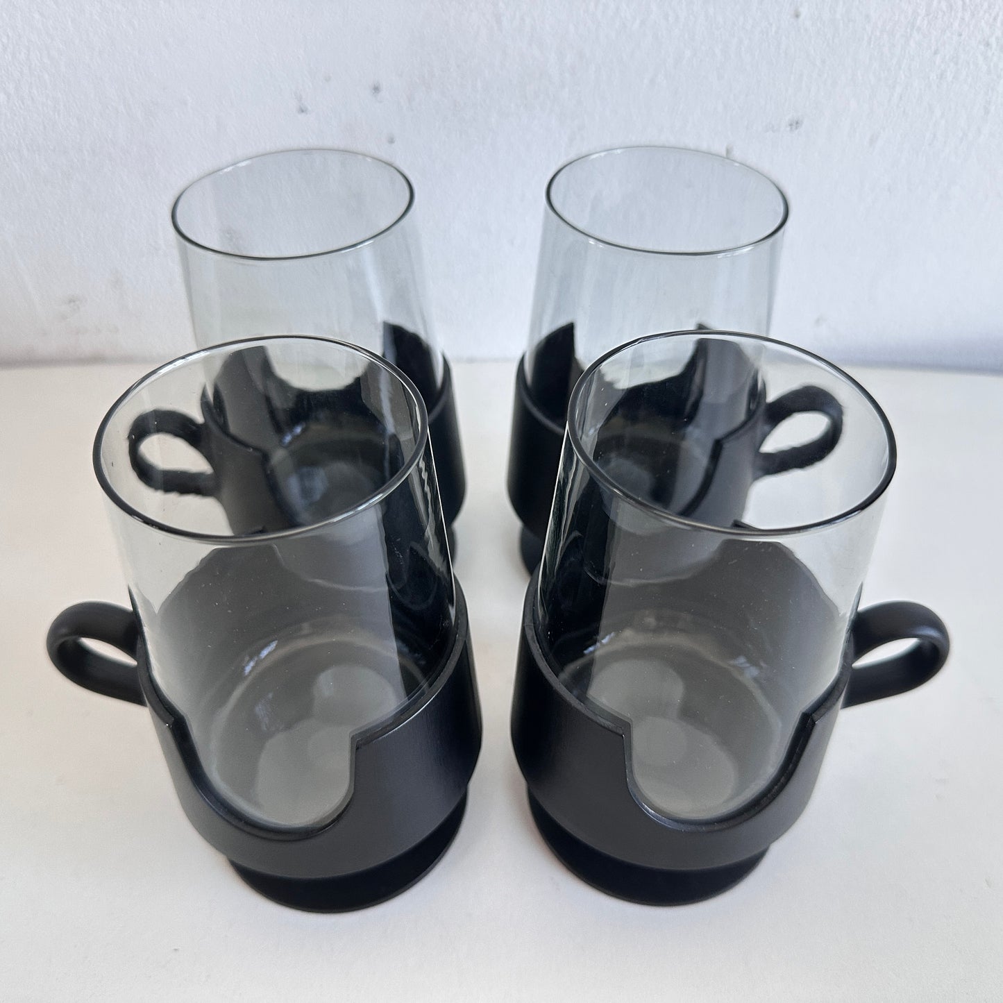 TT150 SET OF 4 CORNING GLASS SNAP MUGS