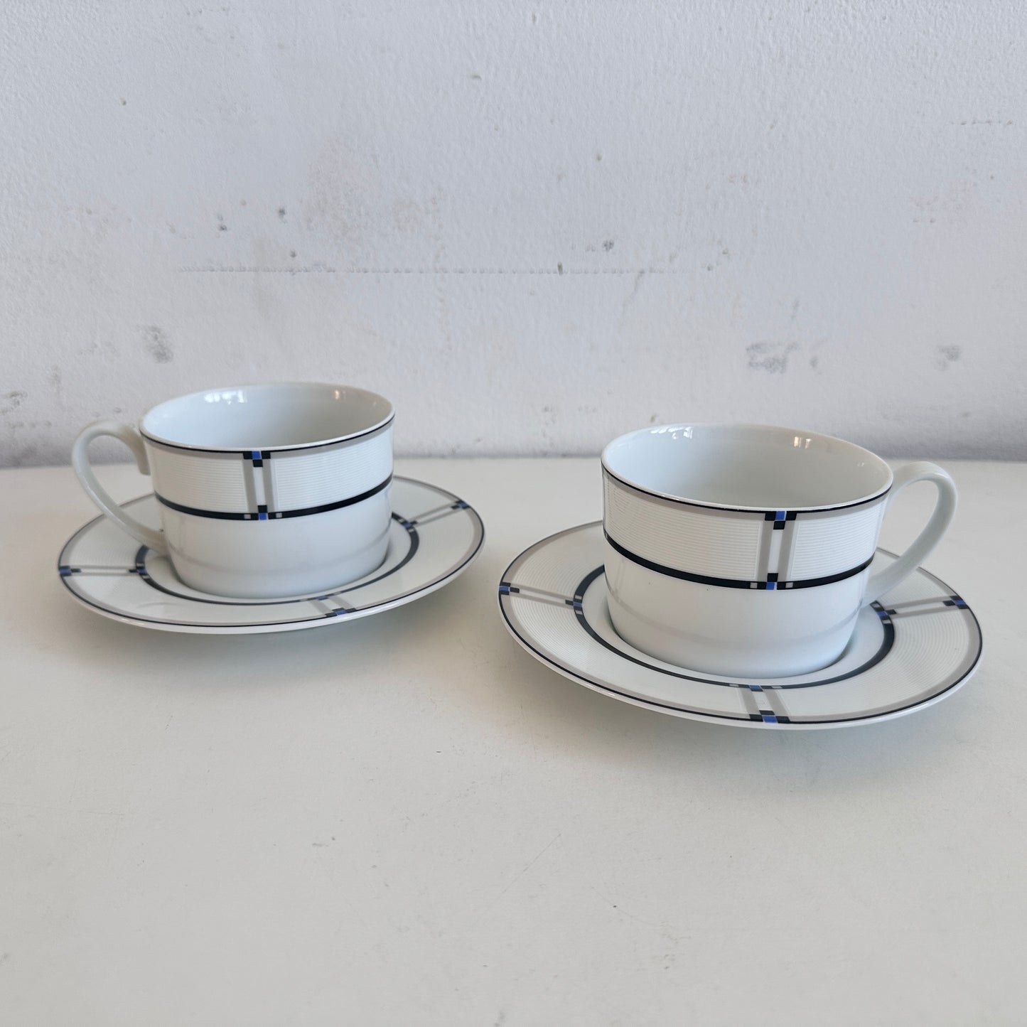 TT153 PAIR OF NOVA GEOMETRIC CUPS AND SAUCERS