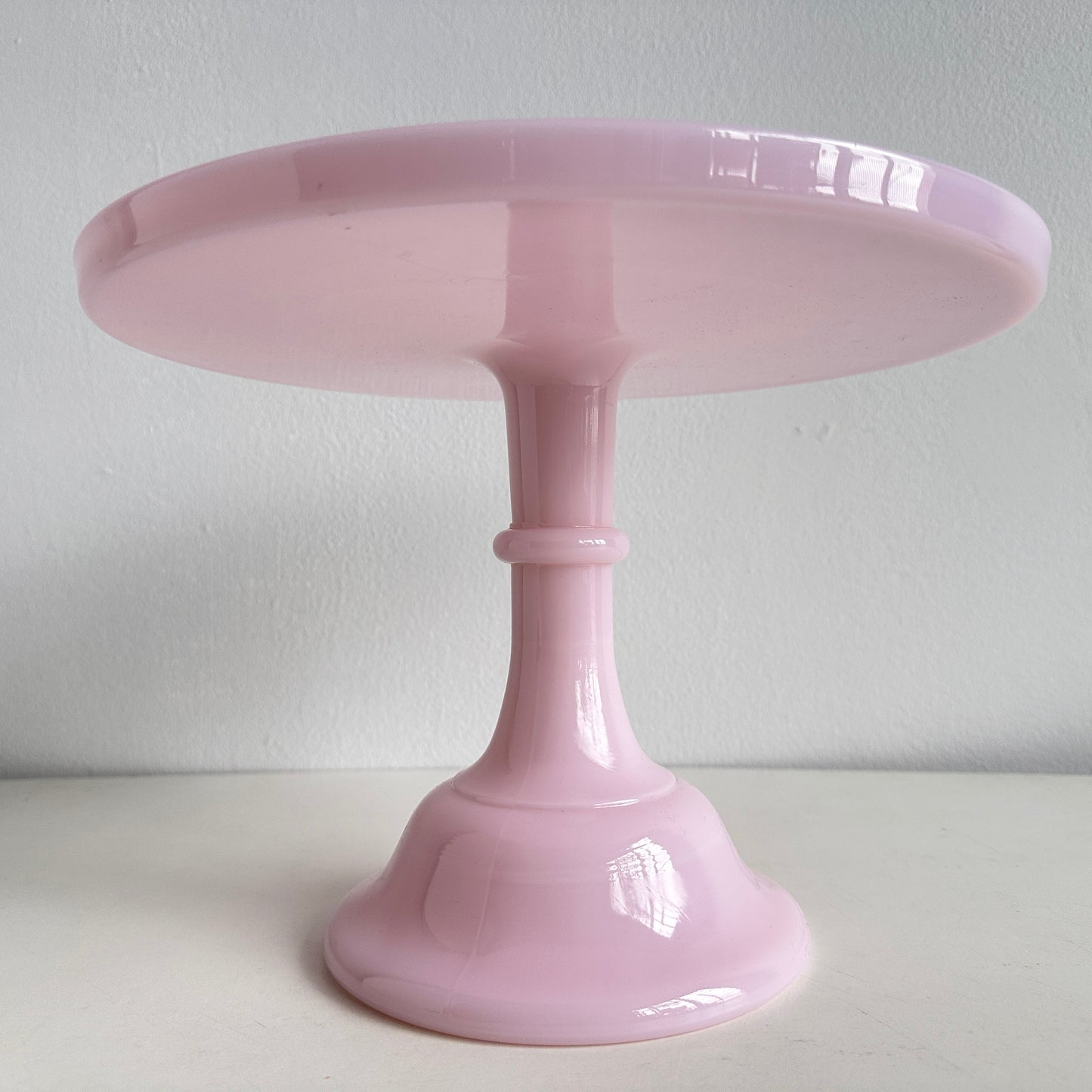 TT156 LARGE PINK GLASS CAKE STAND