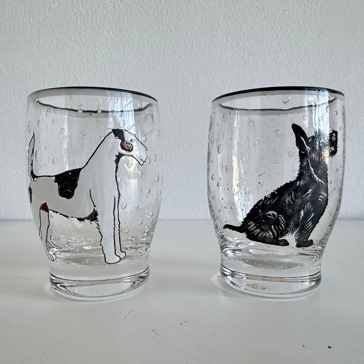 TT157 PAIR OF BUBBLE GLASS DOGGY TUMBLERS