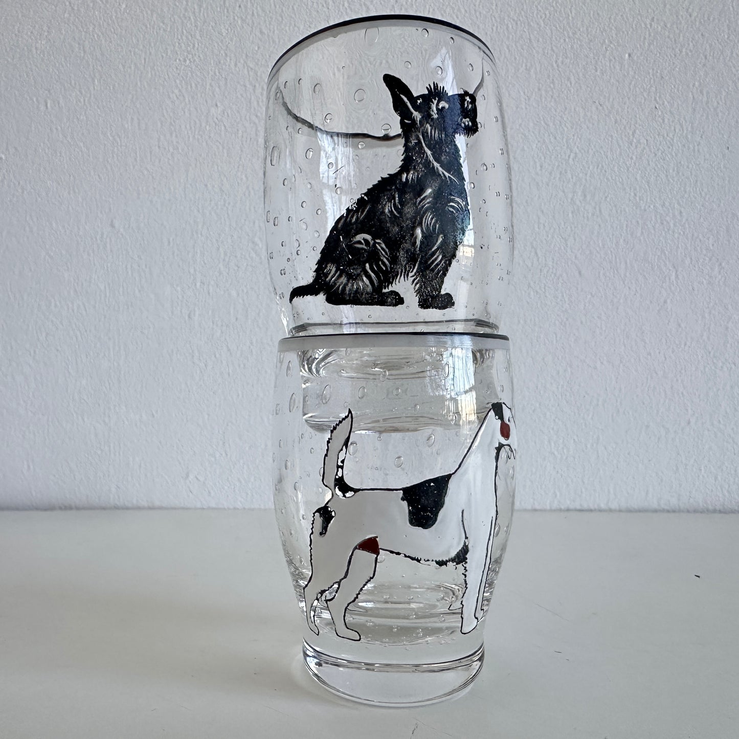 TT157 PAIR OF BUBBLE GLASS DOGGY TUMBLERS