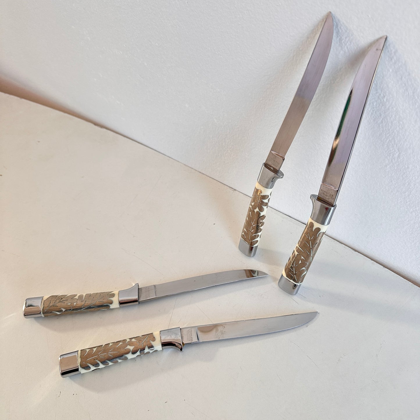 TT158 SET OF 4 ORNATE STAINLESS STEEL STEAK KNIVES