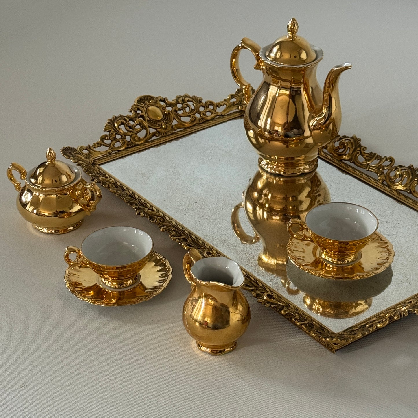 TT161 GOLD PLATED PORCELAIN TEA SET WITH MIRRORED TRAY