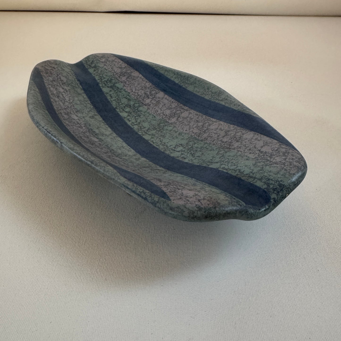 TT163 FOOTED SERVING DISH