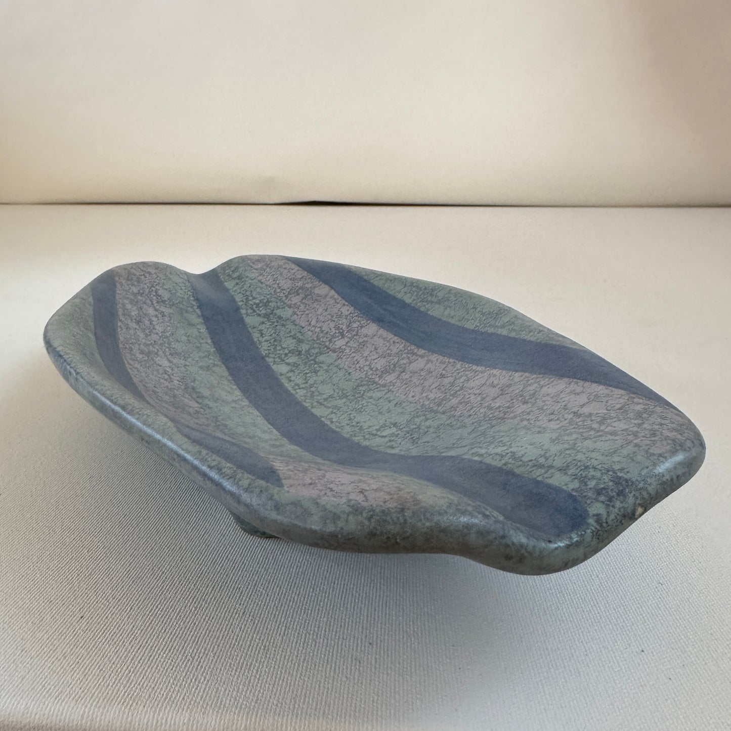 TT163 FOOTED SERVING DISH