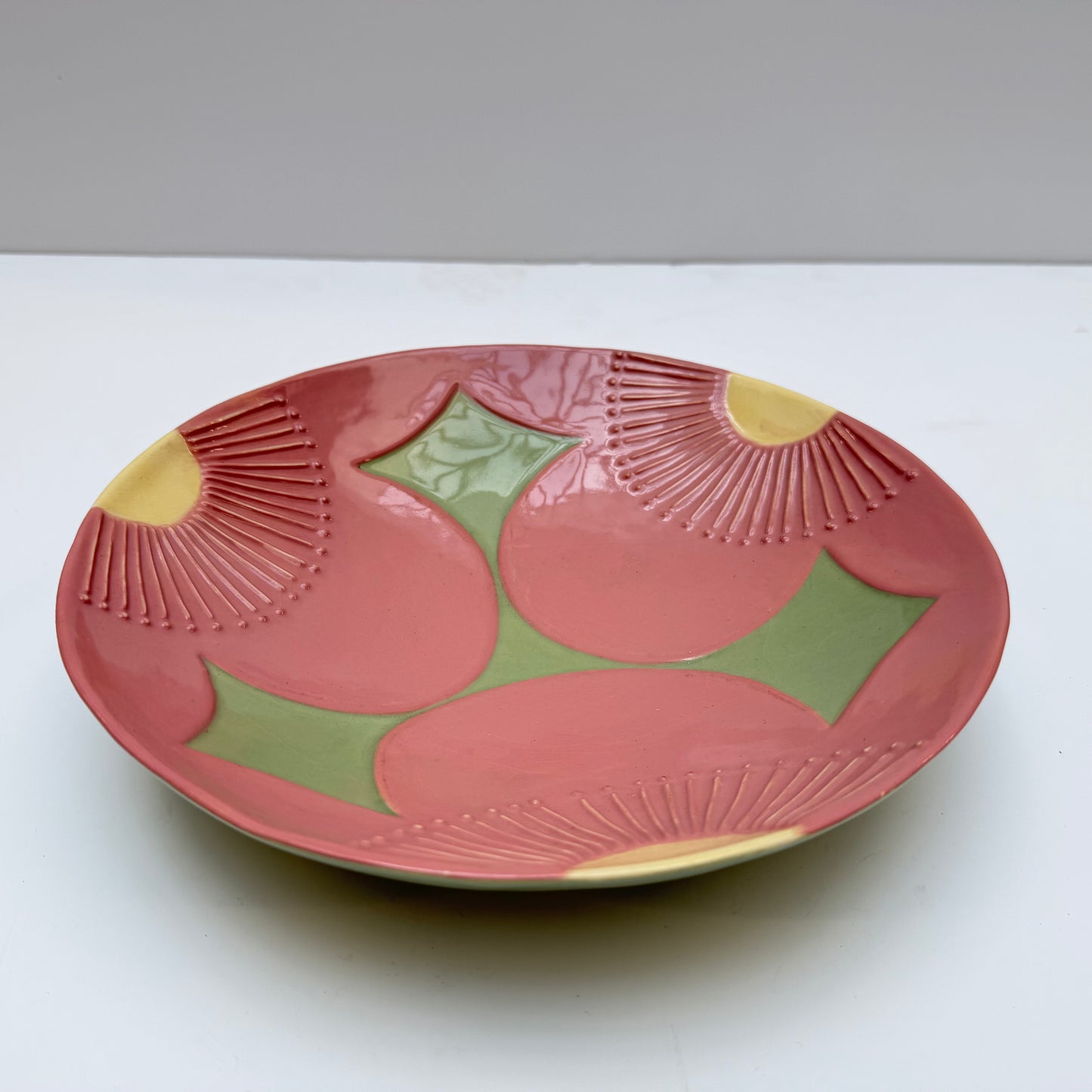 TT164 PINK, GREEN & YELLOW DECORATIVE BOWL