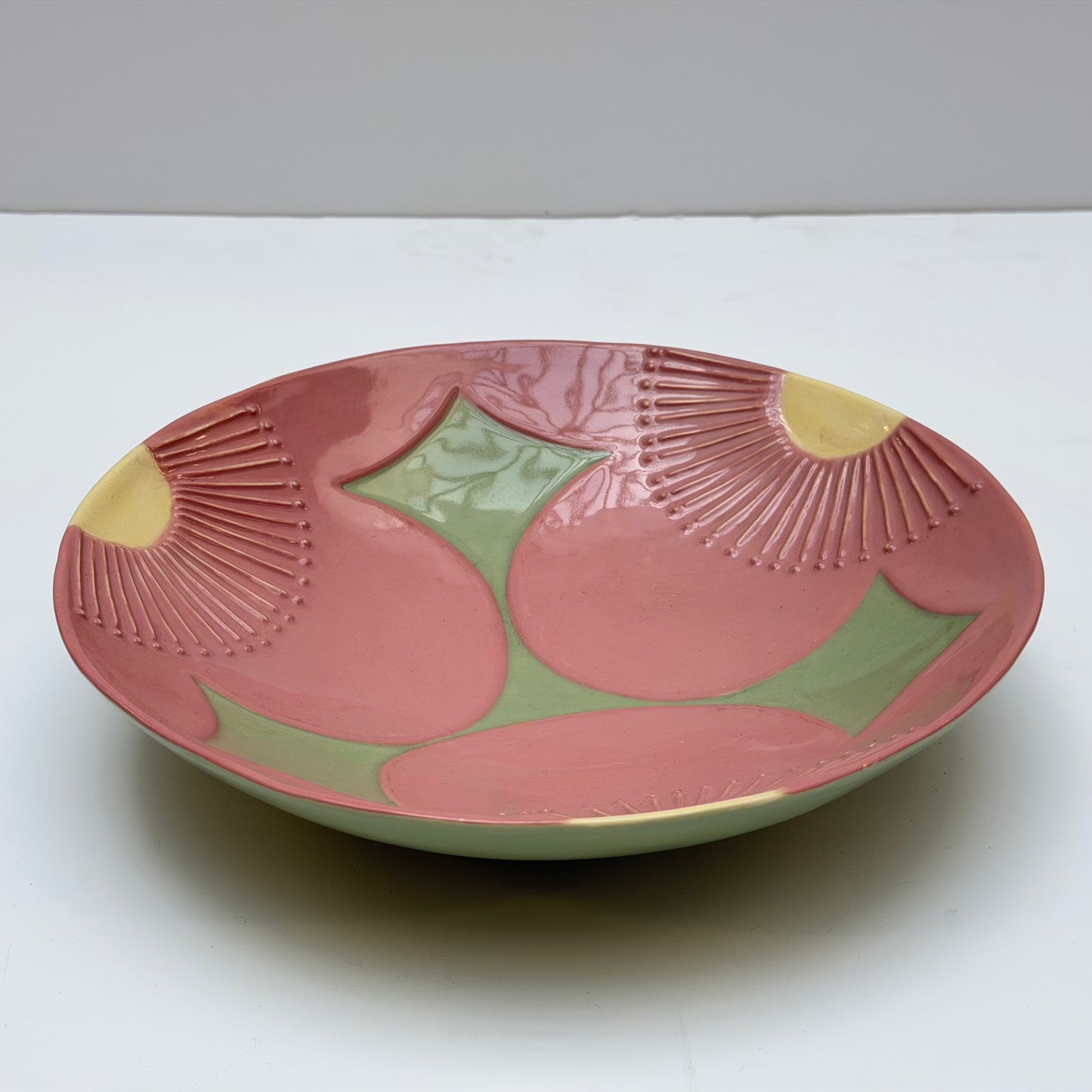 TT164 PINK, GREEN & YELLOW DECORATIVE BOWL