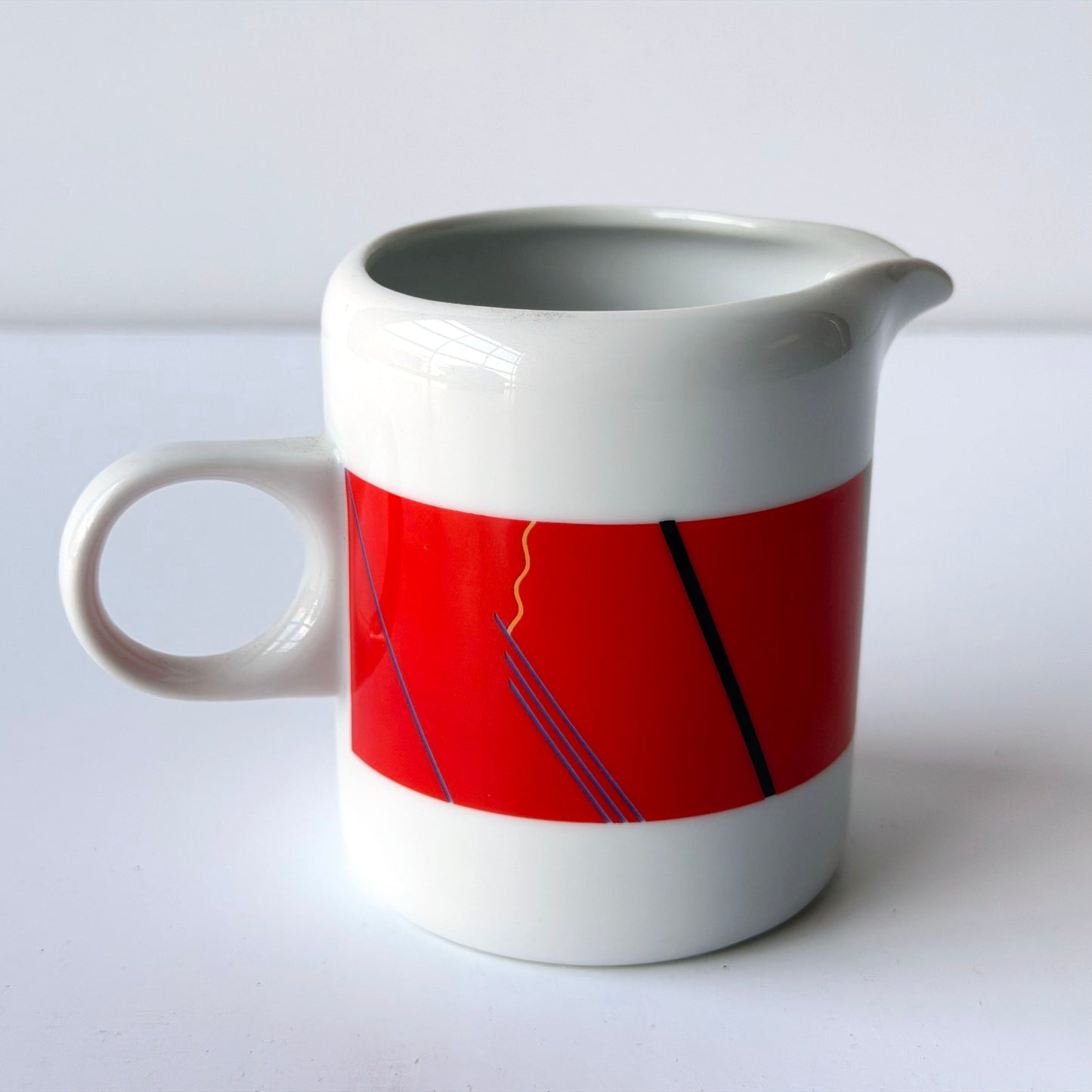 TT167 NOVA RED POST MODERN CREAMER