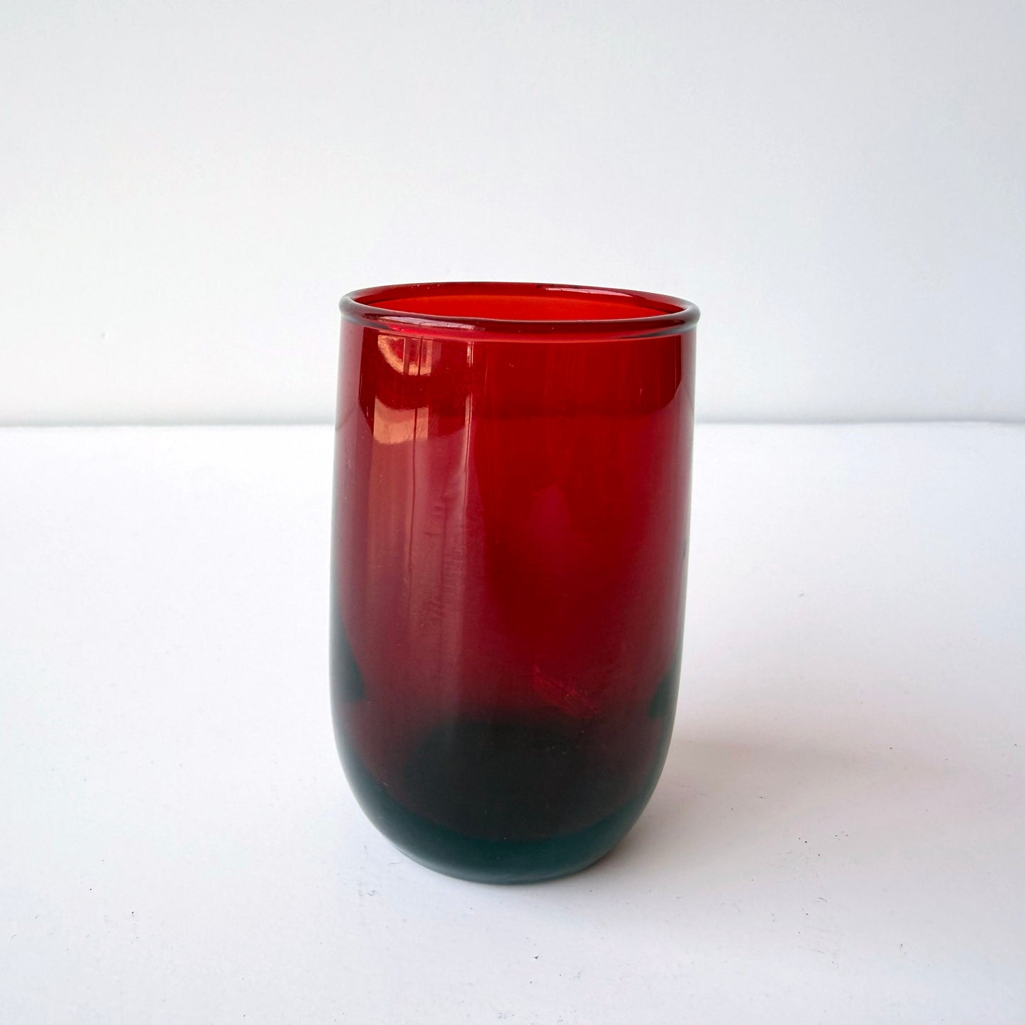 TT169 SMALL RED GLASS