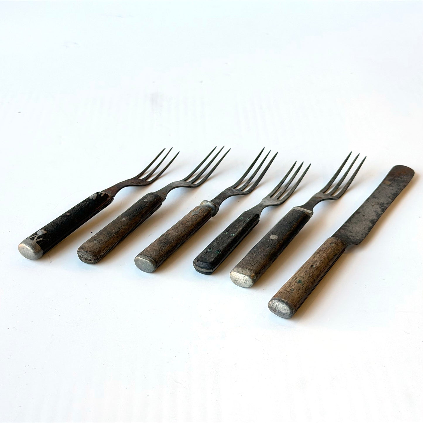 TT175 ANTIQUE FLATWARE
