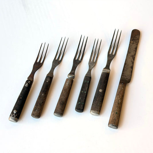 TT175 ANTIQUE FLATWARE