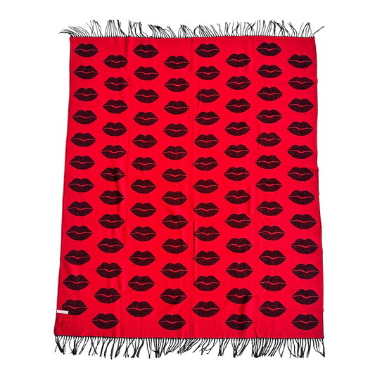 TW003 VS LIPS THROW BLANKET